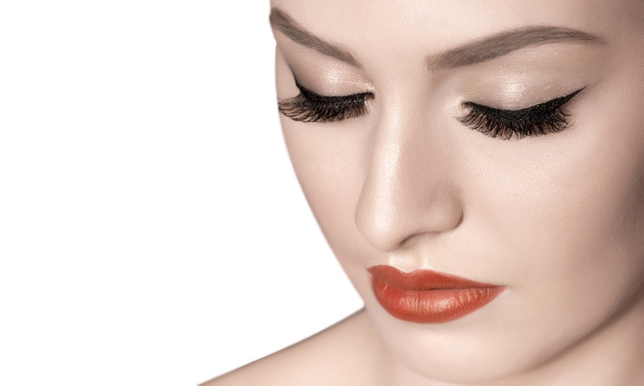 Get Stunning Eyelash Extensions for a Glamorous Look