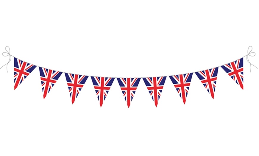 Image 6: Union Jack Decorations - Tablecloth and Bunting Flags