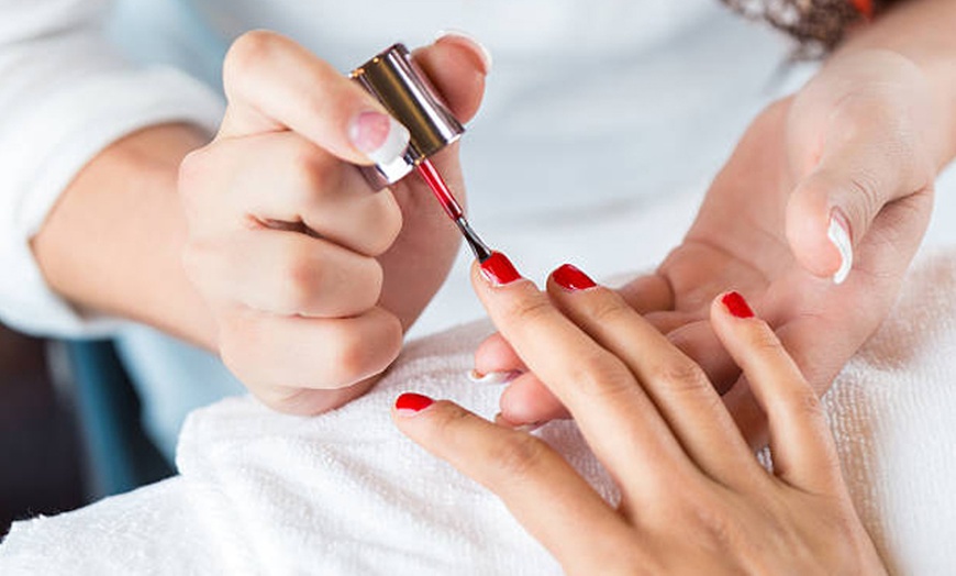 Image 1: Uñas de ensueño con una manicura y/o pedicura semipermanente