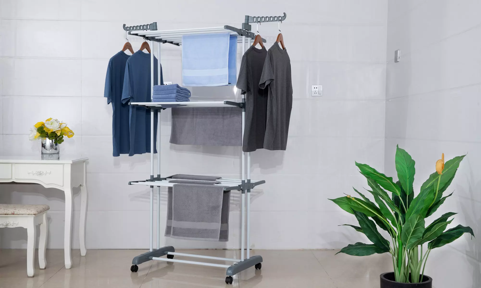 Georges klappbarer Wäscheständer mit 3 Ebenen und 6 Flügeln in Blau, Grau oder Weiß, inkl. Versand - Primary Image
