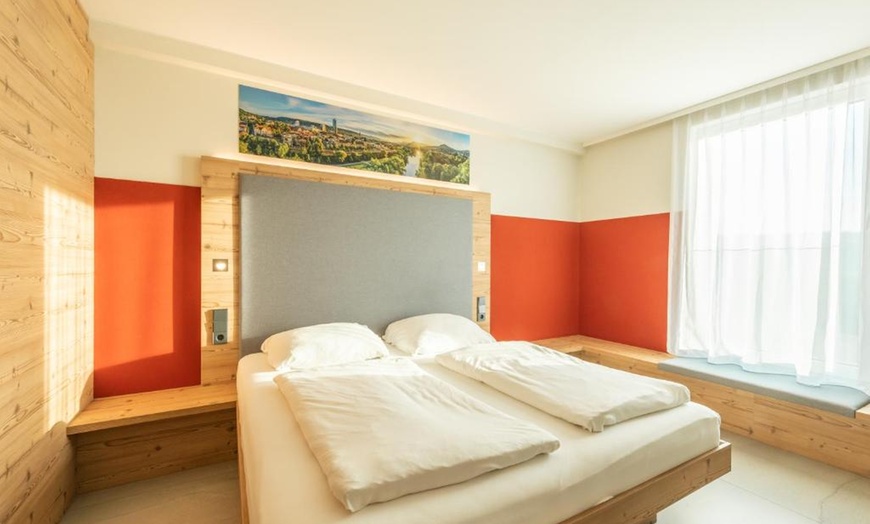 Image 3: Jena: Doppelzimmer mit All Inclusive und Badminton