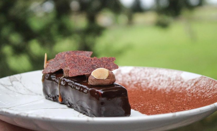 Image 3: Jusqu'à 30% de remise sur Française chez Le Chateau de la Barge Restaurant