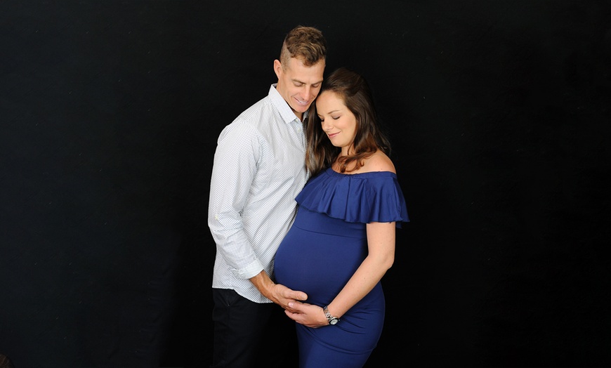 Image 5: Maternity & Newborn Photoshoot Package