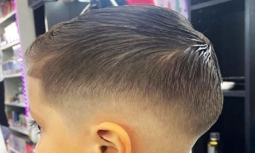 Image 9: 2 sesiones de peluquería para caballero con opción a arreglo de barba