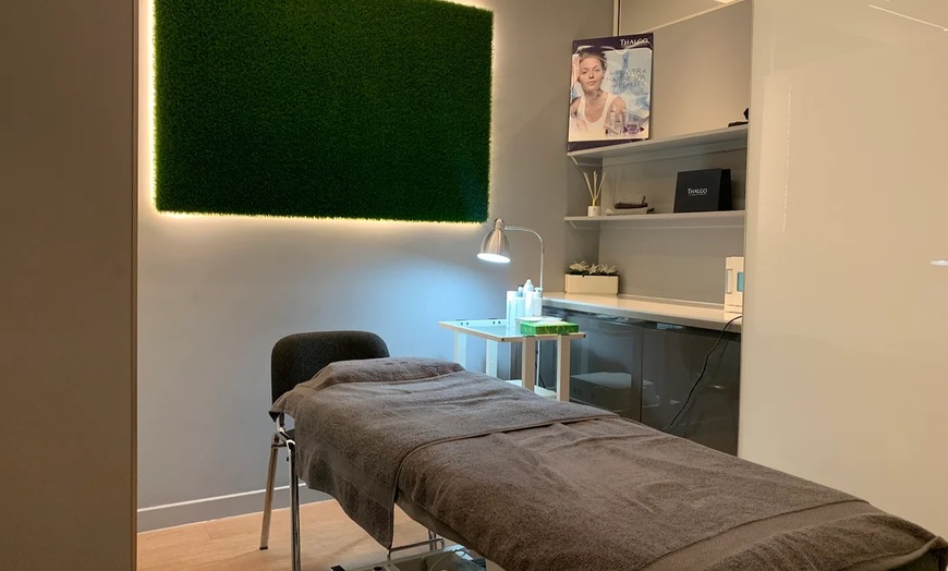 Image 2: Radiant Skin with Hydrafacial / Deluxe Hydrafacial Services!