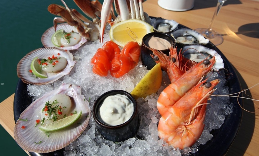 Image 2: Seafood Platter with Drinks