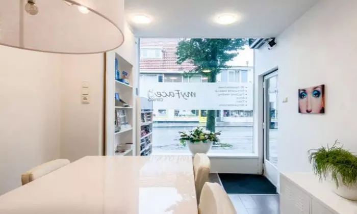 Wenkbrauwen epileren met draad