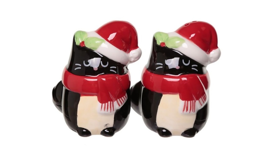 Image 9: Christmas Salt and Pepper Set