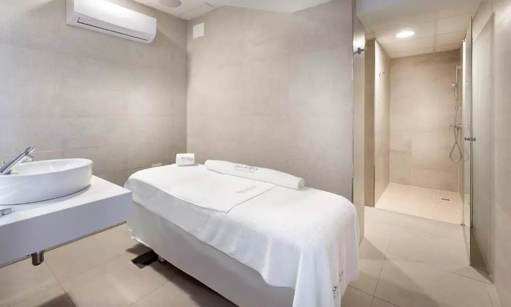 Higiene y tratamiento facial regenerador con láser diodo Kelaya