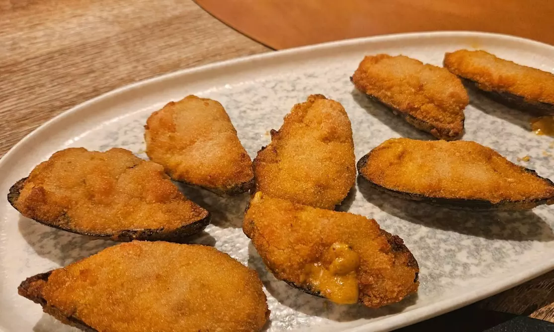 Menú mediterráneo con postre y bebida o botella de vino para 2 o 4