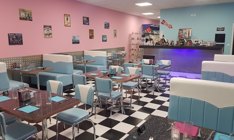 Plat et dessert au choix à la carte pour 2 personnes le midi ou le soir dès 28,90 € au restaurant Shirleys Diner