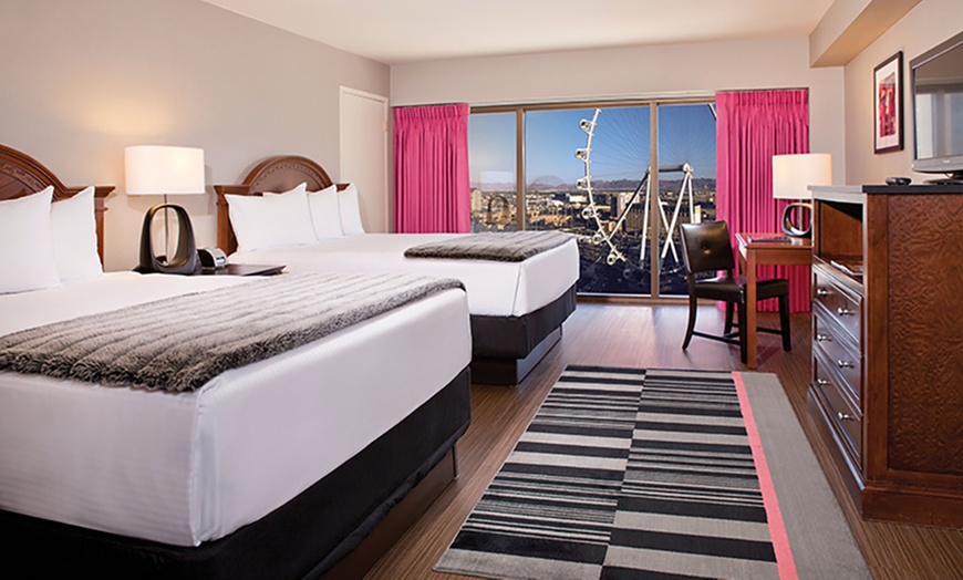 Image 3: Casino Hotel on Vegas Strip 