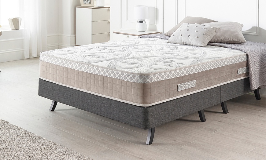 Image 1: Hybrid Pocket Sprung Mattress With Memory Foam