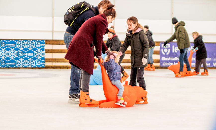 Image 3: Glijd het winterseizoen in met tickets voor de schaatsbaan Rotterdam