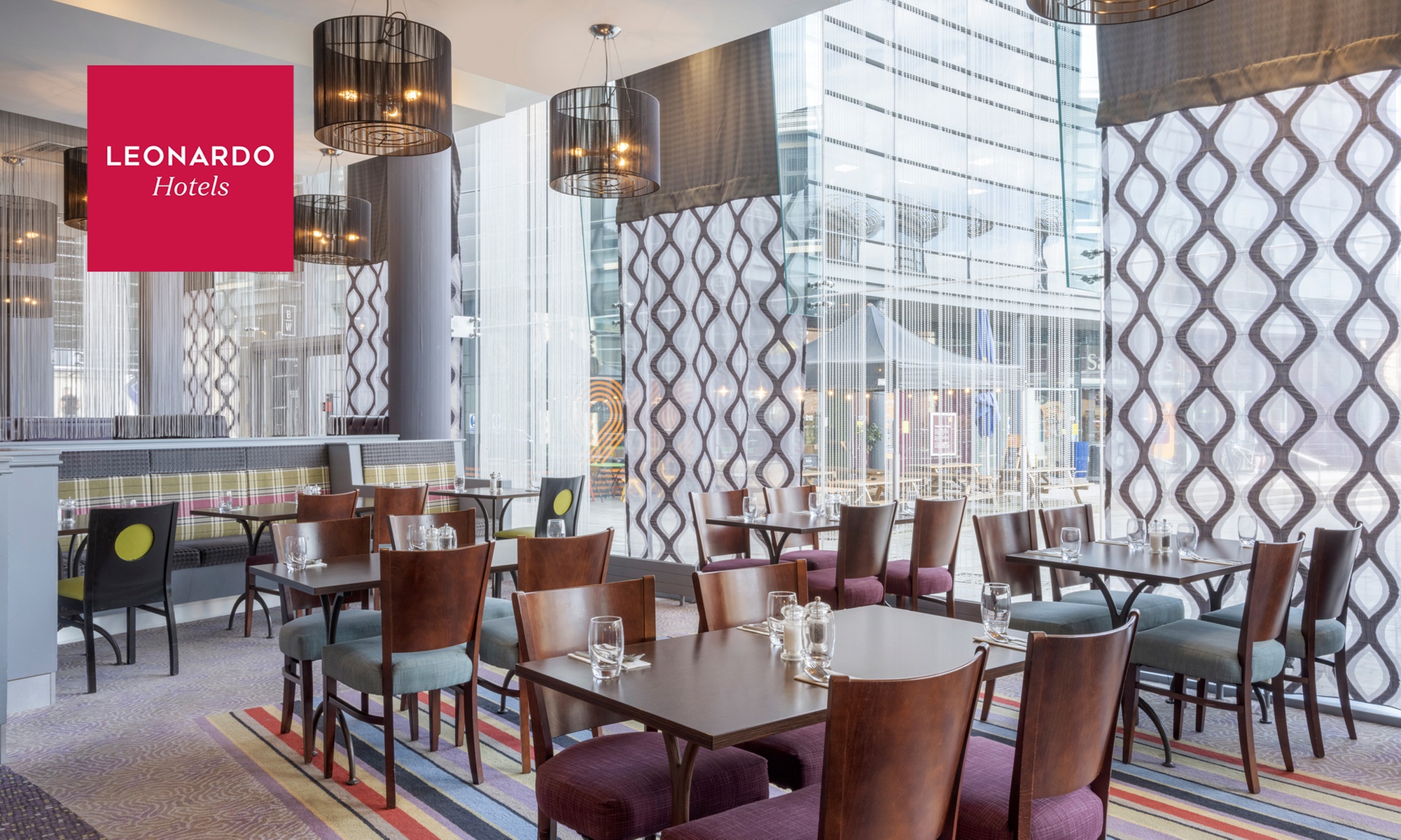 4* Leeds: Double Room for Two with Breakfast and Bottle of Prosecco