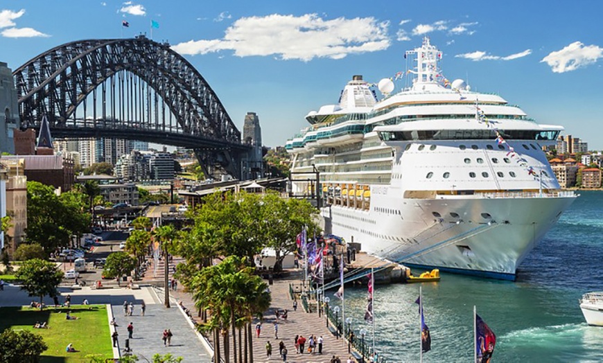 Image 2: Sydney and Bondi Bus Tour