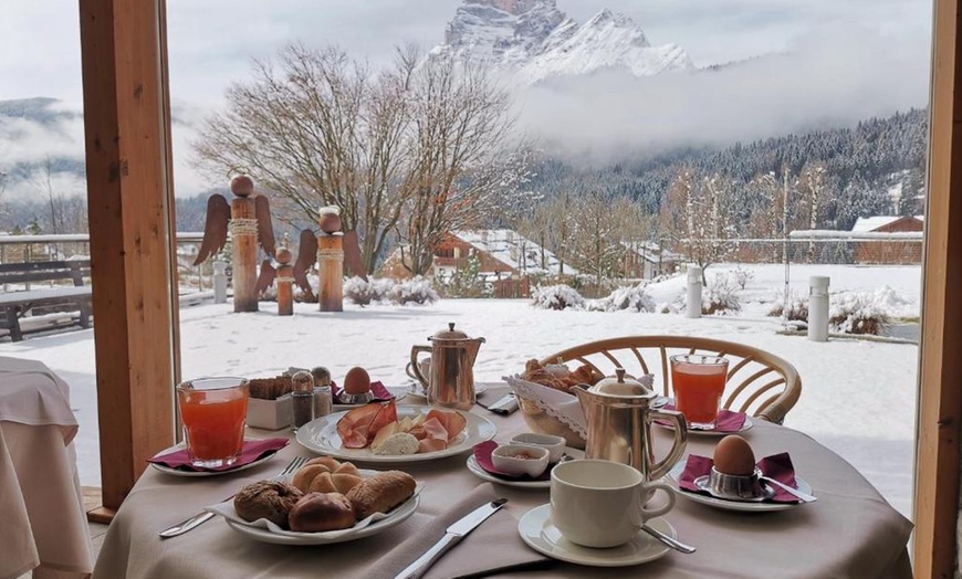 Image 3: Dolomiti 4* : séjour en demi-pension, snacks et spa pour 2 personnes