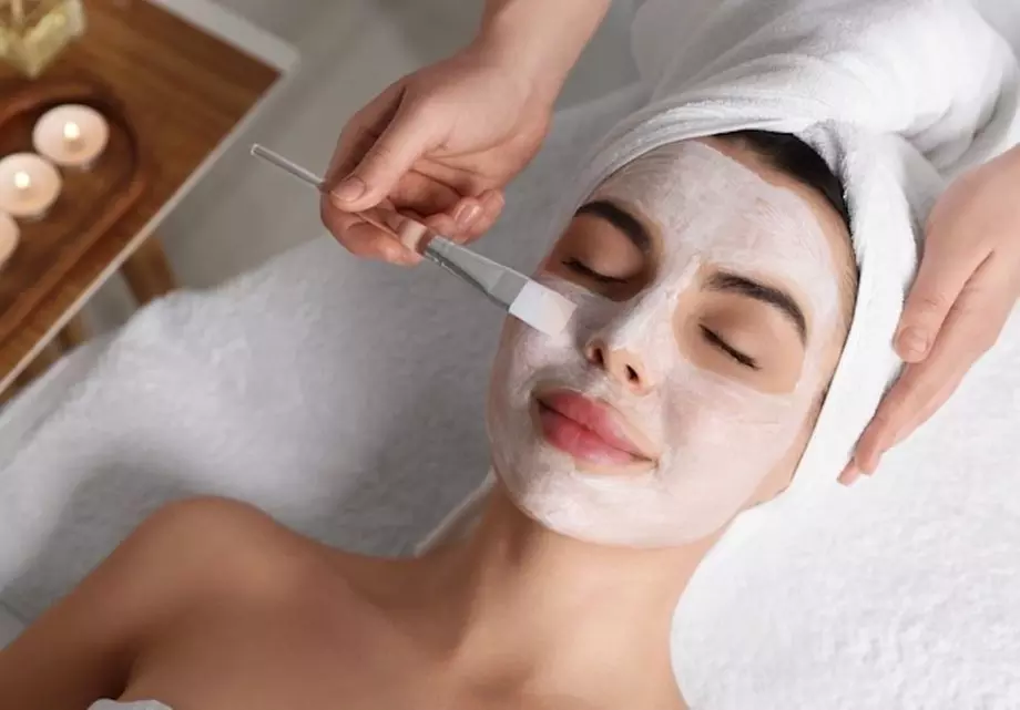 Wertgutschein über 30 € oder 50 € anrechenbar auf alle Behandlungen bei Visage & Beauty Aesthetics (50% sparen) - Primary Image