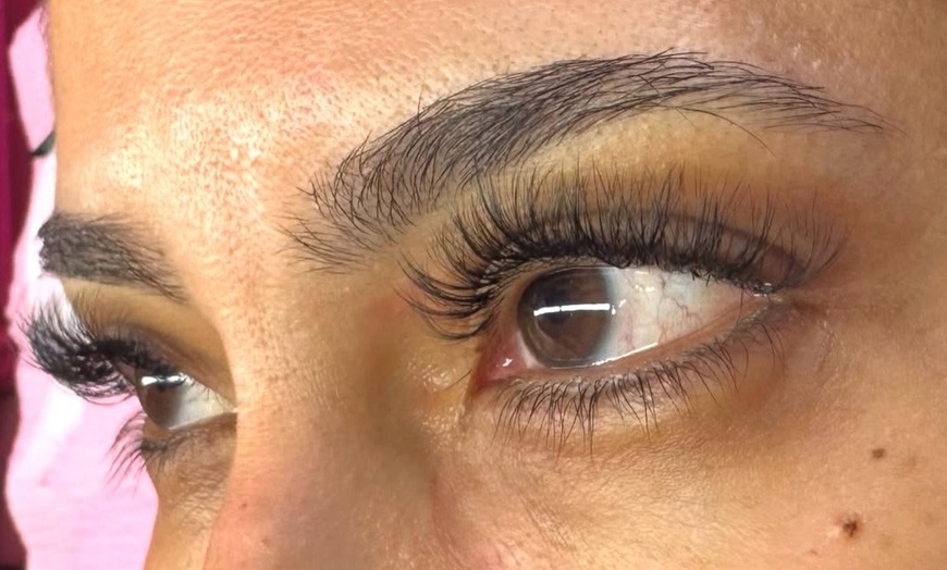 Image 3: Get Eyelash Extensions Classic or Hybrid / Airbrush Spray Tan