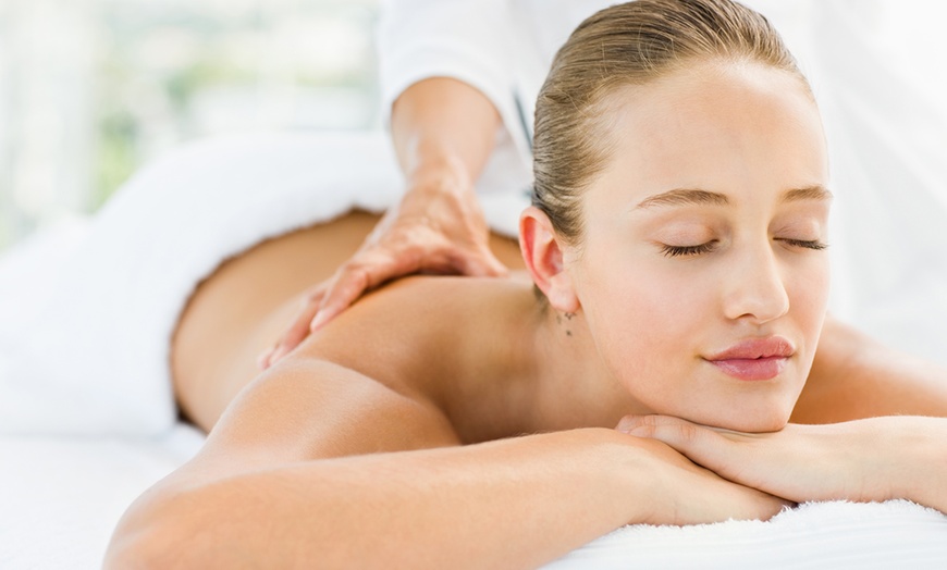 Image 1: Therapeutische Massage mit Beratungsgespräch und Chakren-Öl-Massage