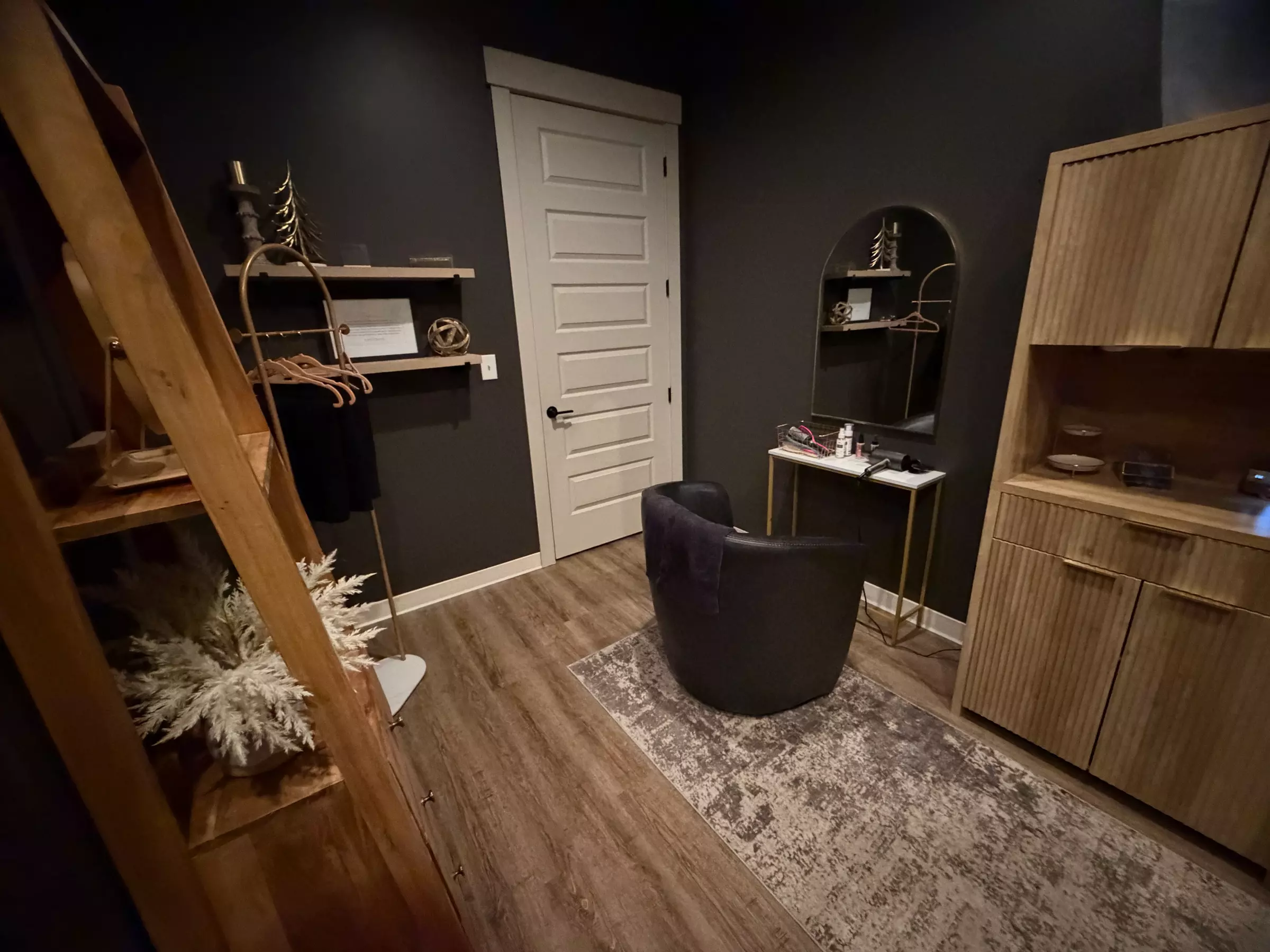 Luxurious Head Spa Treatments Under Expert Hands & Proven Techniques