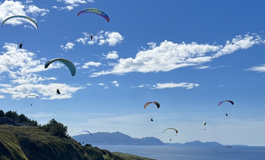 Image 2: Vuelo biplaza en parapente en Zarautz-Orio con Parapente Factory