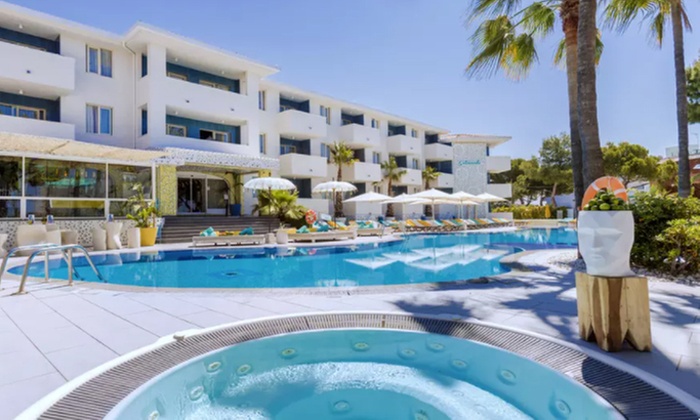 Cama balinesa para 2 personas con cava o vino blanco y brochetas fruta