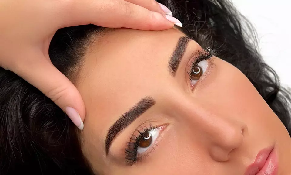 Full Set of Individual Eyelash Extensions with Eyebrow Tinting Service
