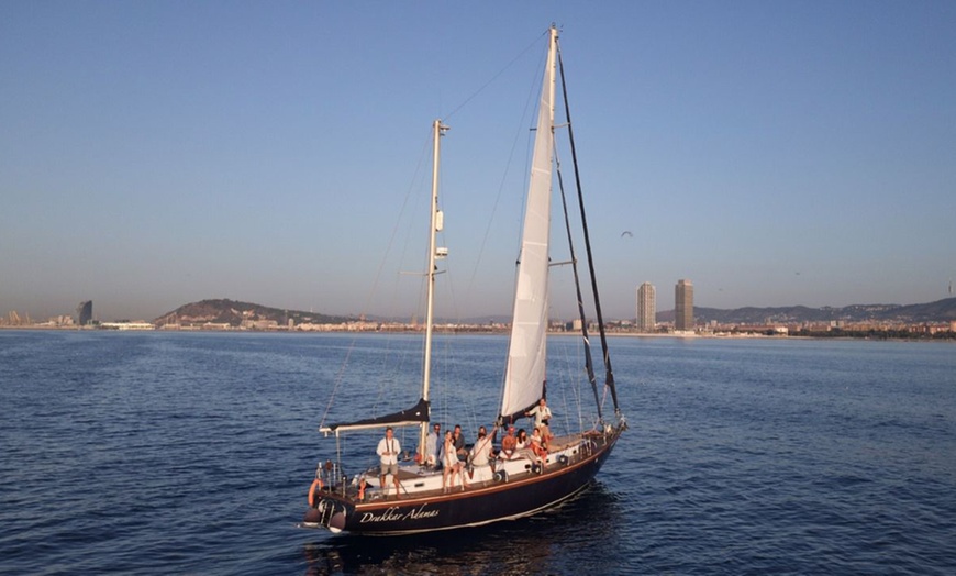 Image 11: Explora la región de Garraf con navegación y playas ocultas