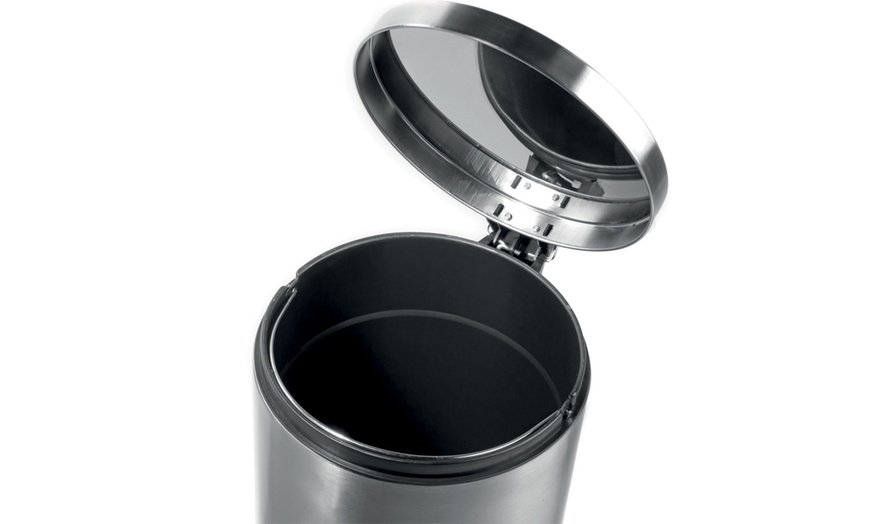 Image 4: Beldray Round Pedal Bin Set