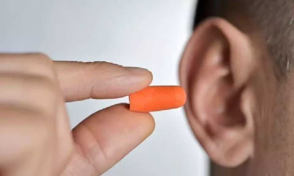 1 ou 2 lots de 4 paires de bouchons d'oreille en mousse avec petit étui de voyage - Primary Image