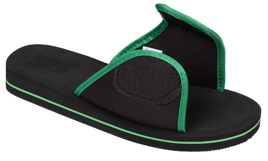 Image 7: Men's Waterproof Beach Flip Flops