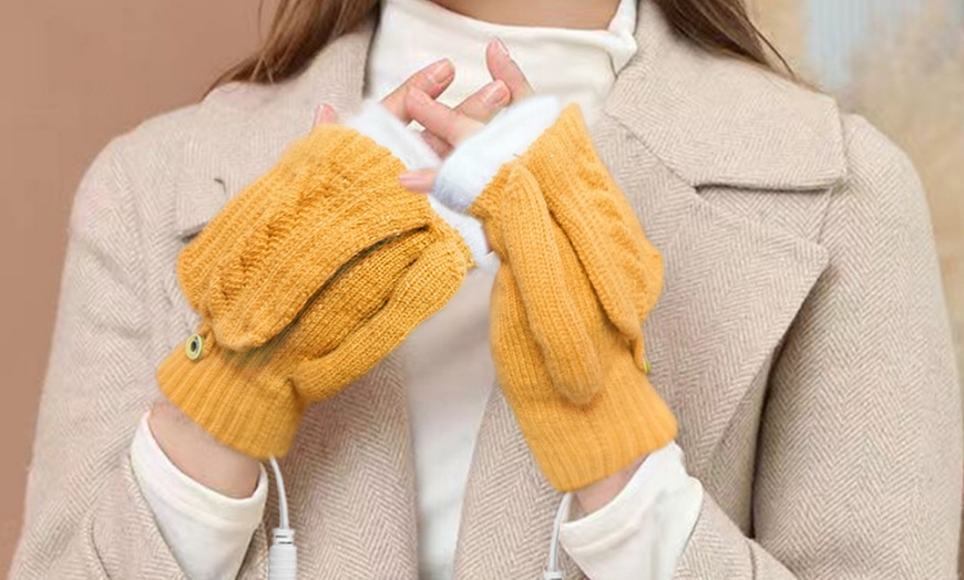 Image 1: Beer Mug-Shaped USB Heated Gloves