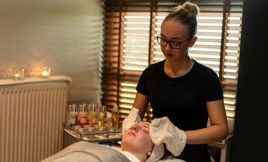 Image 7: Unwind with Spa Treatments using Natural Products in Scenic Cotswolds