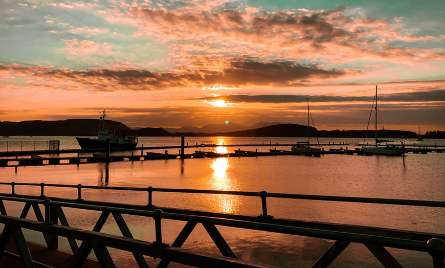 Image 2: Scotland's Oban: 1 or 2 Nights with Glass of Fizz, and Late Check-out