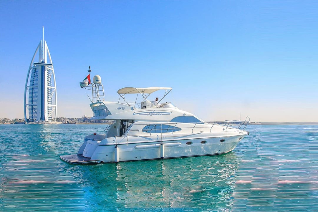 Luxury Yacht or Fishing Tarrad Rental at Luxury Yachts