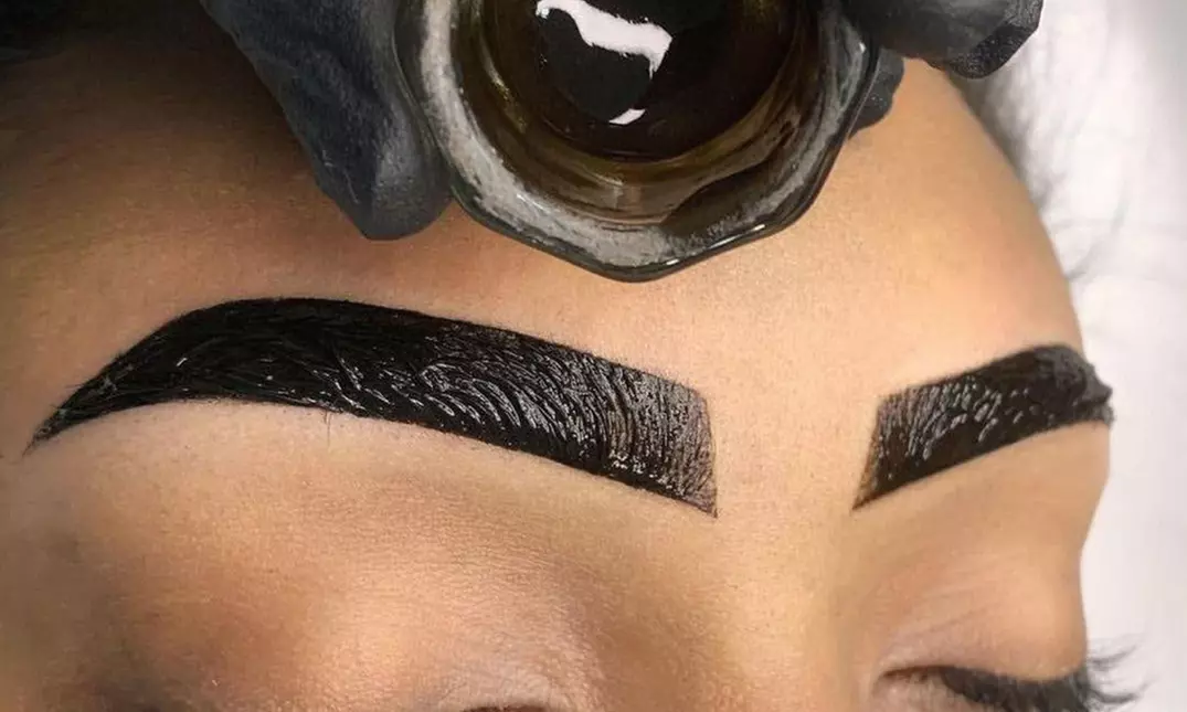 Tratamiento de cuidado de pestañas y/o cejas a elegir para 1 persona