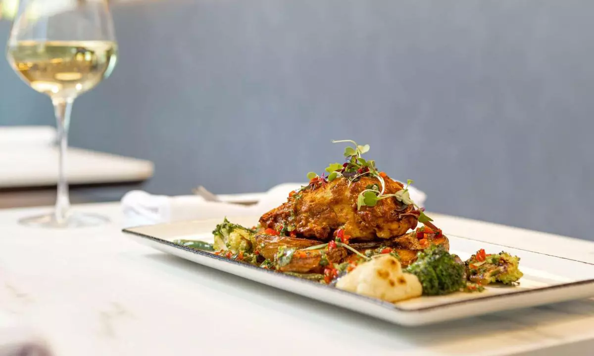 4* Liverpool: Standard King Room Stay with Breakfast and Late Checkout