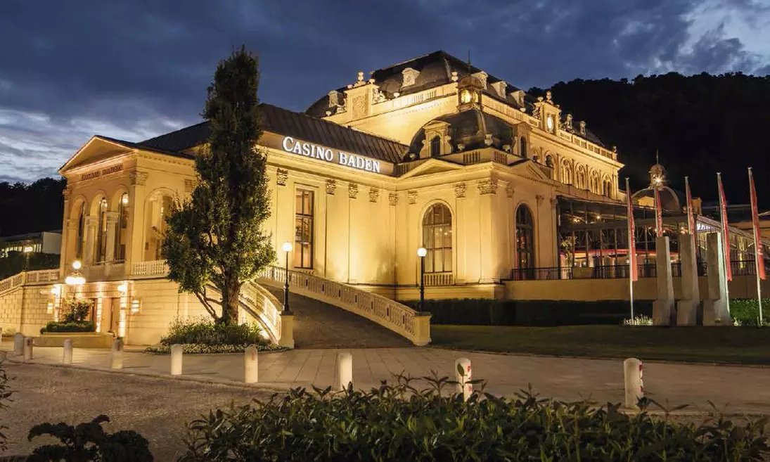 Baden bei Wien: Doppelzimmer für Zwei mit Frühstück, 1x Candle-Light-Dinner und 1x Massage im Hotel Schloss Weikersdorf - Primary Image