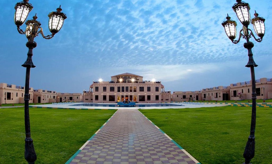 Image 6: Al Ain: 4* Villa Break with Breakfast