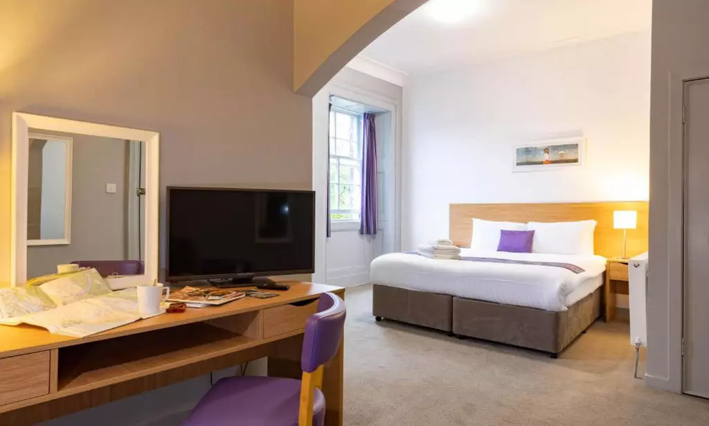 Oban: Double or Twin Room with Breakfast & Optional £30 F&B Voucher