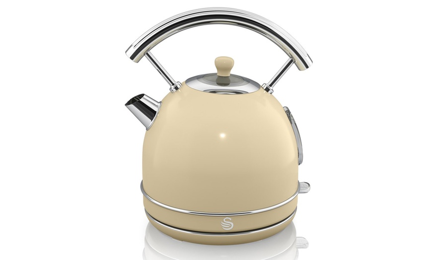 Image 9: Swan Kettle and Toaster Set