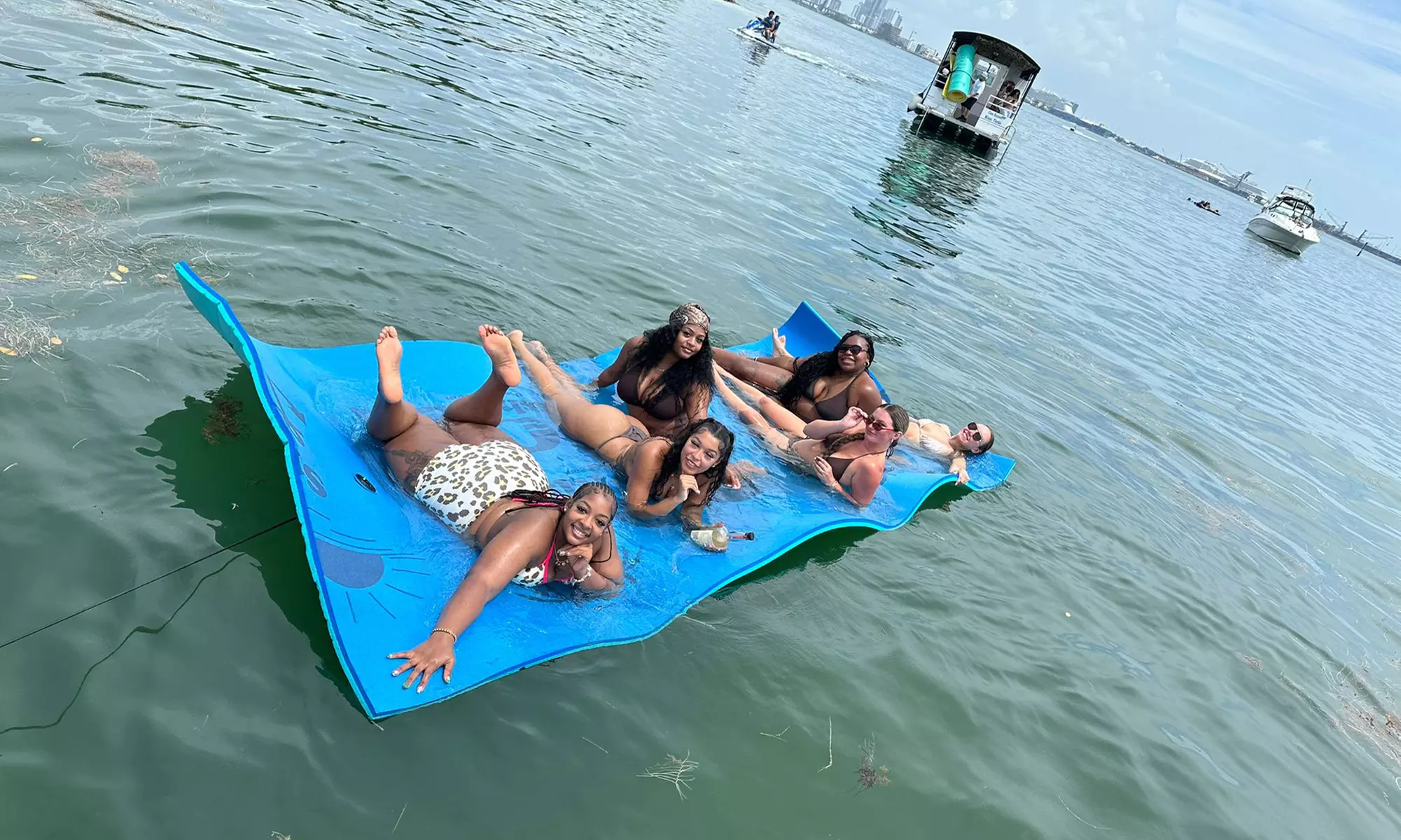 Private Miami Boat Rental for up to 10 Guests. Cruise the Coastline!