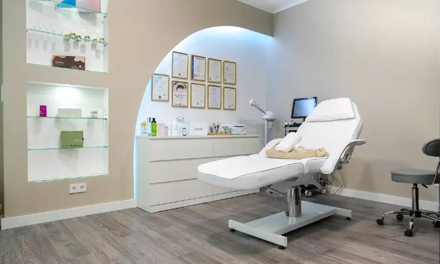 Verwöhne deine Haut: Microneedling Gesichtsbehandlung