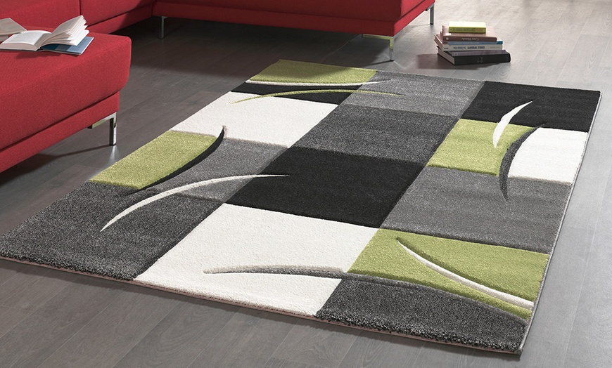 Image 7: Checkered Diamond-Style Rug