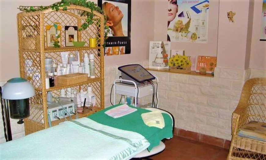 Image 16: Tratamiento reductor con aparatología en Centro de Estética Oasis