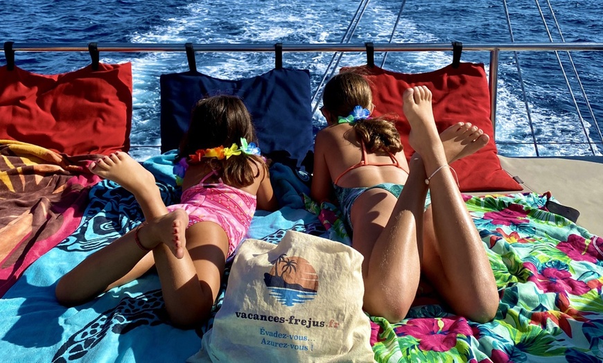 Image 10: Paseo en catamarán con baño en alta mar y bebida para niño o adulto