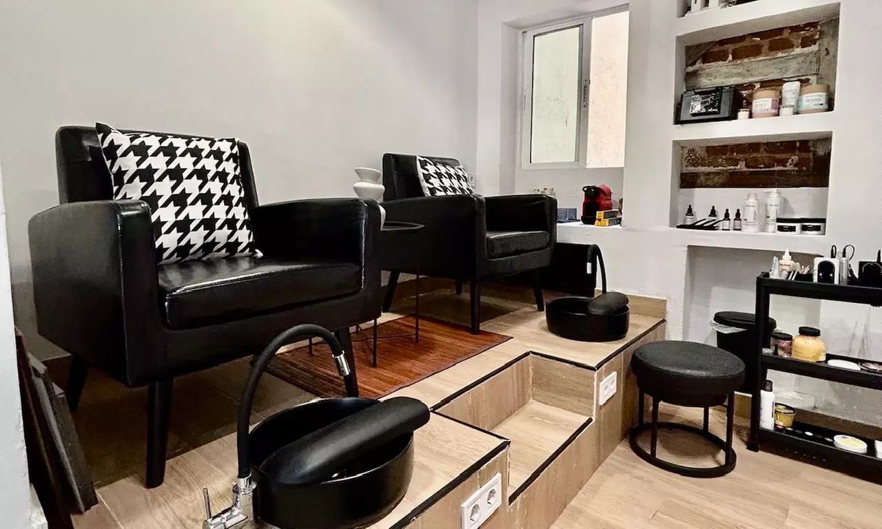 Hasta 52% de dto. en Spa/Salón de uñas - Manicura en Centro de Belleza Sátiro