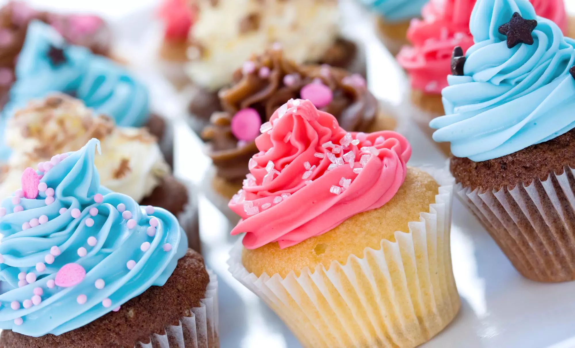$18 Worth of Cupcakes (Six Cupcakes) — Balloons and Cupcakes - Primary Image