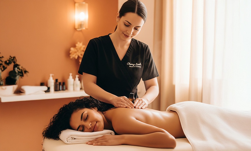 Image 1: 1 o 3 sesiones de masaje relajante o drenante de 30 o 60 minutos